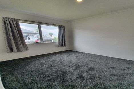 Photo of property in 2/43 Solveig Place, Randwick Park, Auckland, 2105