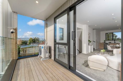 Photo of property in 4/113 Te Atatu Road, Te Atatu South, Auckland, 0610