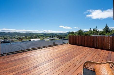 Photo of property in 6 Blackhawk Close, Kinloch, 3377