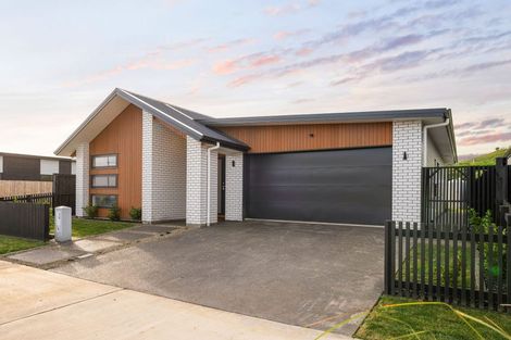 Photo of property in 39 Overton Street, Rototuna North, 3210