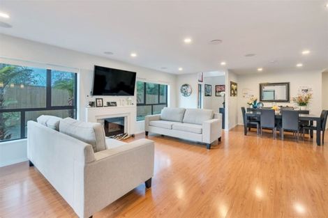 Photo of property in 7a Roberts Road, Te Atatu South, Auckland, 0610