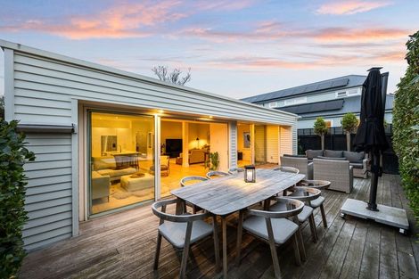 Photo of property in 33 Hawkesbury Avenue, St Albans, Christchurch, 8014