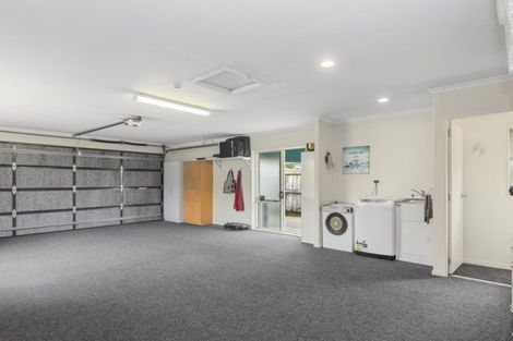 Photo of property in 32 Mcleod Place, Papamoa Beach, Papamoa, 3118