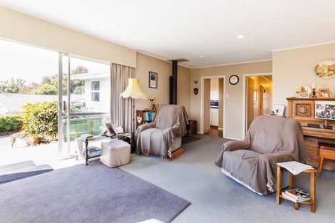 Photo of property in 8 Hau Whiti Place, Kimbolton, 4774