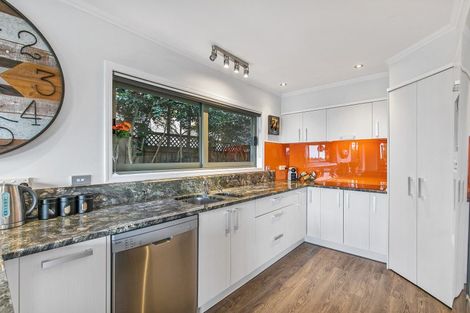 Photo of property in 11 Sykes Avenue, Hatfields Beach, Orewa, 0931