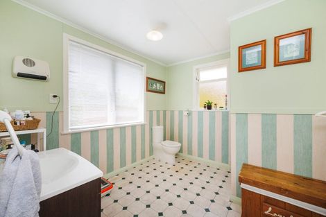 Photo of property in 17 Tilbury Avenue, Hokowhitu, Palmerston North, 4410