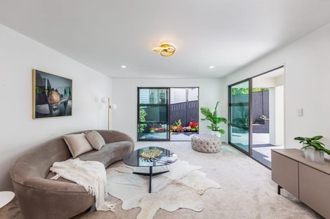 Photo of property in 158b East Coast Road, Forrest Hill, Auckland, 0620