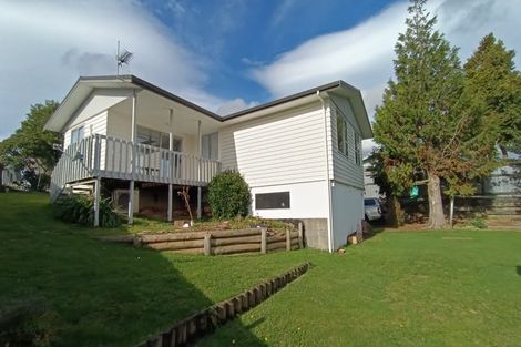 Photo of property in 27 Aniseed Grove, Timberlea, Upper Hutt, 5018