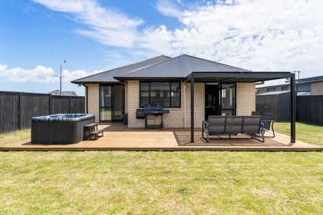 Photo of property in 4 Orawahi Road, Glenbrook, 2681