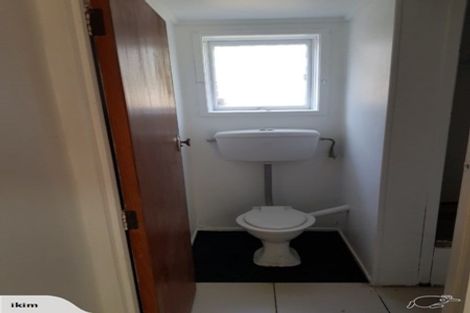 Photo of property in 35 Easton Park Parade, Glenfield, Auckland, 0629