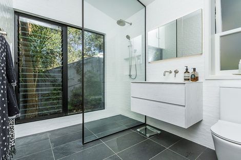 Photo of property in 97b Braemar Road, Castor Bay, Auckland, 0620