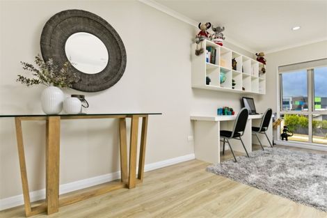 Photo of property in 1 Van Rixel Drive, Kumeu, 0810