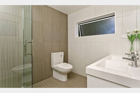 Photo of property in 8a Rosalind Road, Glenfield, Auckland, 0629