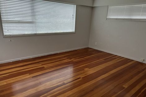 Photo of property in 757 East Coast Road, Northcross, Auckland, 0630