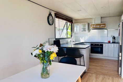 Photo of property in 5 Kopara Place, Clendon Park, Auckland, 2103