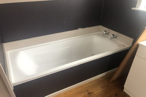 Photo of property in 1/33 Roberts Road, Glenfield, Auckland, 0629