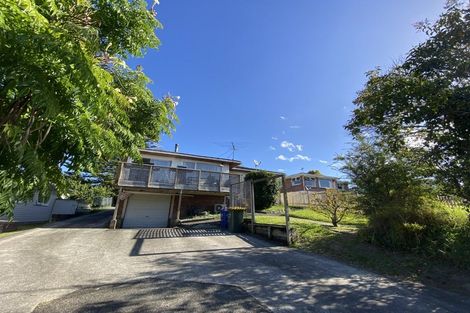 Photo of property in 11 Aplin Place, Birkdale, Auckland, 0626