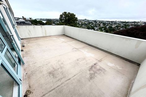 Photo of property in 2/38 Gulf View Road, Murrays Bay, Auckland, 0630