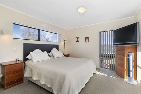 Photo of property in 2/8 Harley Road, Hauraki, Auckland, 0622