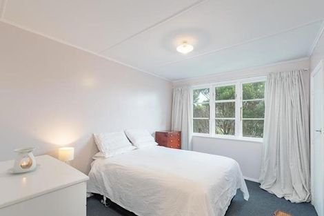 Photo of property in 13 Dorset Grove, Cannons Creek, Porirua, 5024