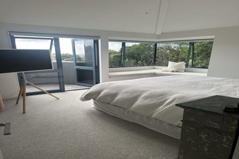 Photo of property in 2/12 Aotearoa Terrace, Murrays Bay, Auckland, 0630