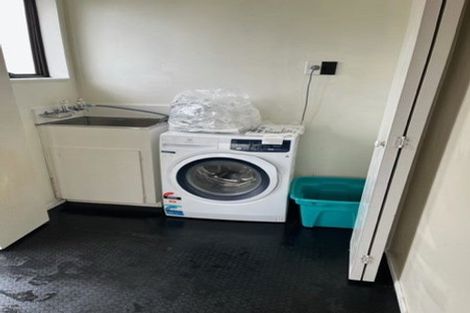 Photo of property in 6 Stroud Way, Newlands, Wellington, 6037