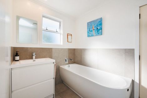 Photo of property in 4 Tingey Place, Awapuni, Palmerston North, 4412