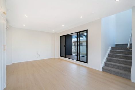 Photo of property in 9 Lomond Street, Newlands, Wellington, 6037