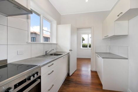 Photo of property in 54 Wainui Avenue, Point Chevalier, Auckland, 1022