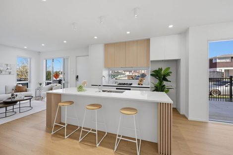 Photo of property in 33 Sorrel Crescent, Bucklands Beach, Auckland, 2012
