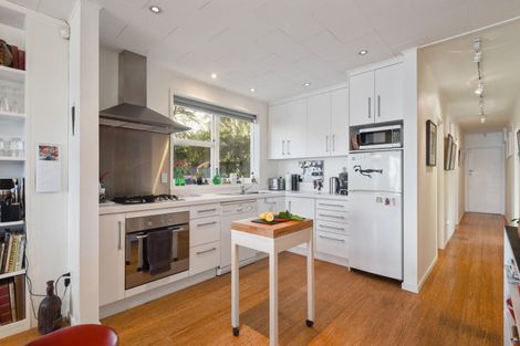 Photo of property in 125 Koutu Road, Kawaha Point, Rotorua, 3010