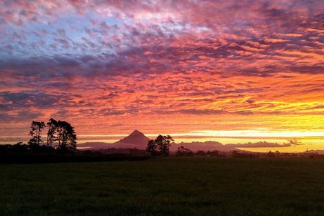 Photo of property in 450 Waitara Road, Huirangi, New Plymouth, 4373