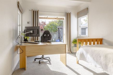 Photo of property in 43 Manapouri Crescent, Hokowhitu, Palmerston North, 4410