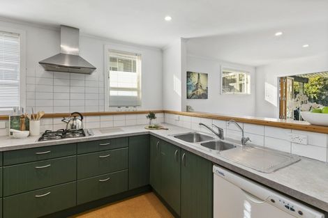 Photo of property in 39 Tuatoru Street, Eastbourne, Lower Hutt, 5013