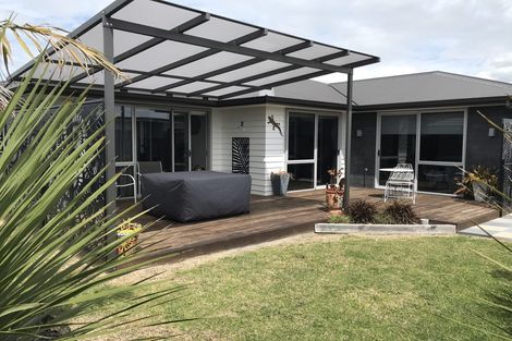 Photo of property in 8 Batty Street, Papamoa Beach, Papamoa, 3118