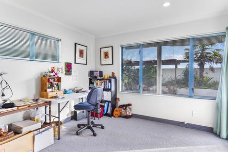 Photo of property in 24c The Esplanade, Westshore, Napier, 4110