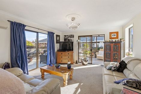Photo of property in 2/135 Sawyers Arms Road, Northcote, Christchurch, 8052