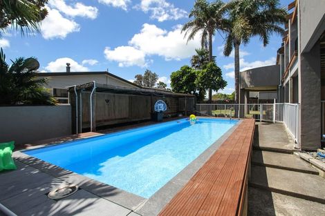 Photo of property in 1 Millen Place, Clarks Beach, 2122