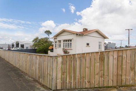 Photo of property in 7 Seddon Street, Dannevirke, 4930
