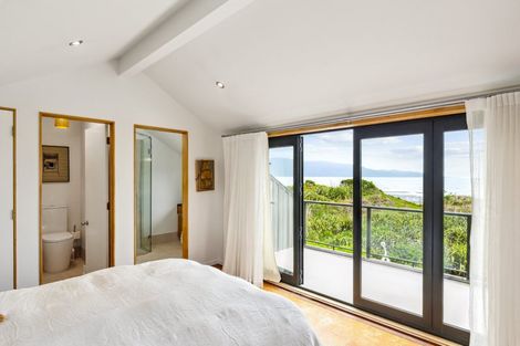 Photo of property in 5 Nuhaka Place, Paraparaumu Beach, Paraparaumu, 5032