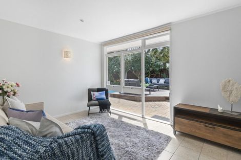 Photo of property in 21 Holland Road, Hillcrest, Auckland, 0627