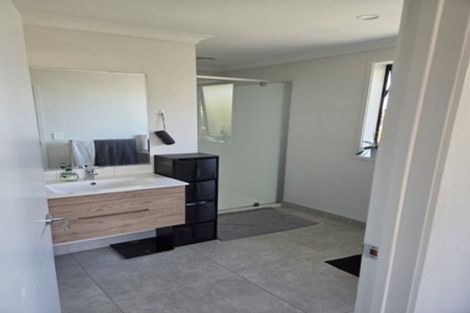 Photo of property in 38 Cockayne Crescent, Sunnynook, Auckland, 0620