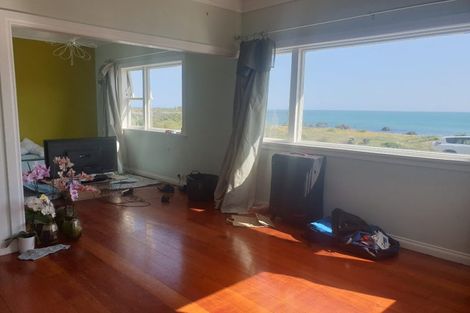 Photo of property in 37 Moa Point Road, Moa Point, Wellington, 6022