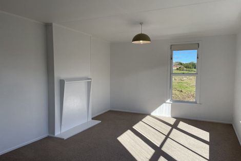 Photo of property in 8 Kelvin Place, Westown, New Plymouth, 4310