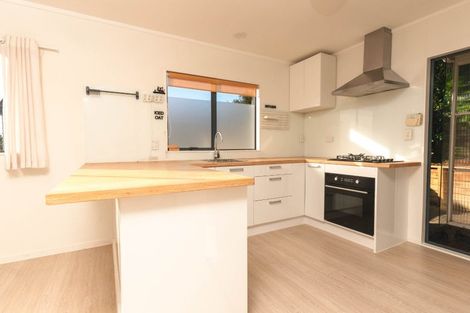 Photo of property in 2/59 Santiago Crescent, Unsworth Heights, Auckland, 0632