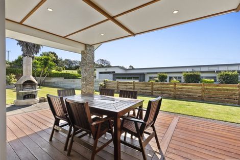 Photo of property in 5 Links Drive, Waiwhakaiho, New Plymouth, 4312