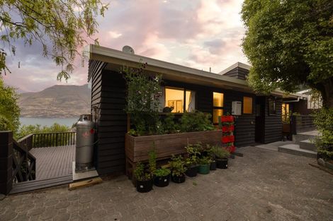 Photo of property in 4b Caples Place, Fernhill, Queenstown, 9300