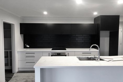 Photo of property in 37 Ruru Street, Cambridge, 3434