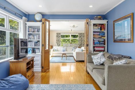 Photo of property in 5 Kellsmere Crescent, Island Bay, Wellington, 6023