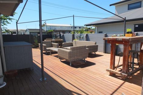 Photo of property in 35 Roore Street, Foxton Beach, Foxton, 4815